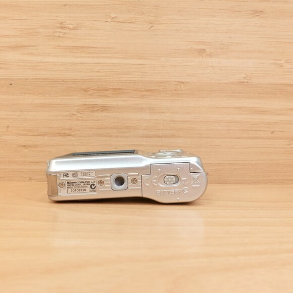 Nikon Coolpix L3 Digital Camera / 5.1MP / 3× Zoom / Silver / Tested - Picture 6 of 7